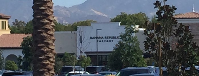 Banana Republic Factory Store is one of สถานที่ที่ Ryan ถูกใจ.