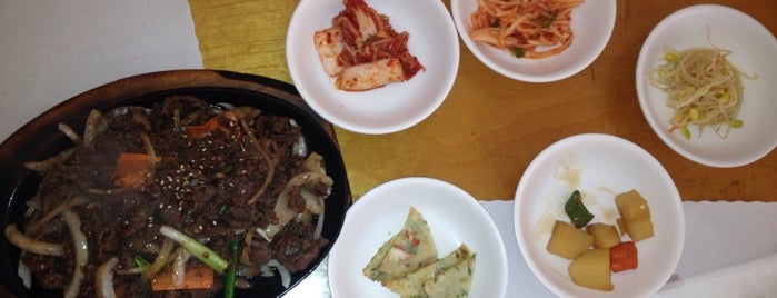 Jang Ahn Korean Restaurant is one of สถานที่ที่ Brad ถูกใจ.