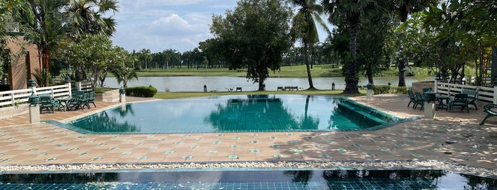 Pinehurst Golf and Country Club is one of สถานที่ที่ Mike ถูกใจ.