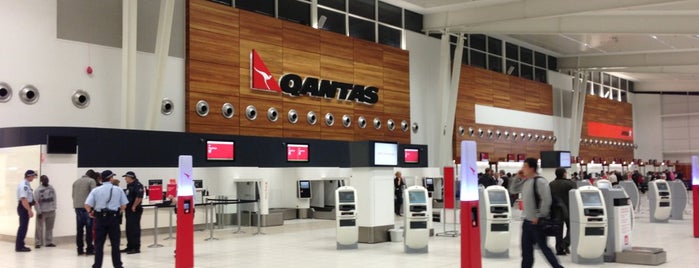 Adelaide Airport (ADL) is one of Tempat yang Disukai A.