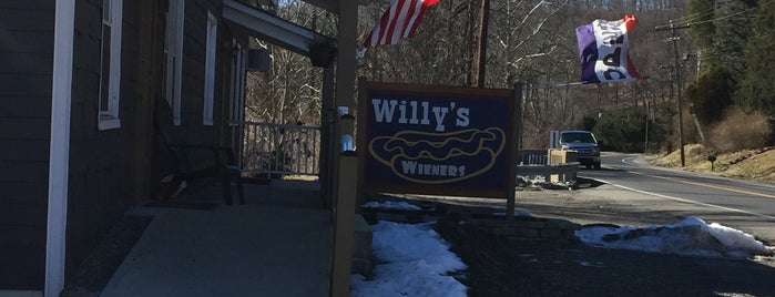 willy's weiners is one of Tempat yang Disukai Tammy.