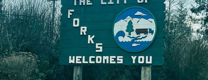 Forks Welcomes You Sign is one of Olympic National Park 💚.