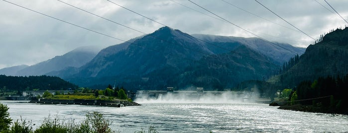 Bonneville Lock & Dam is one of Oregon.