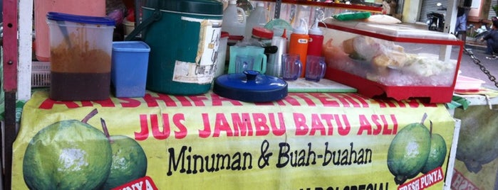 Gerai Jambu Batu Asli Anshifa @ Taman Matahari Heights is one of Deborahさんのお気に入りスポット.