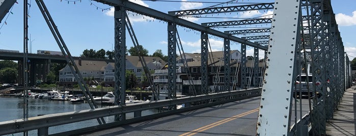 William F. Cribari Memorial Bridge is one of สถานที่ที่ Rick E ถูกใจ.