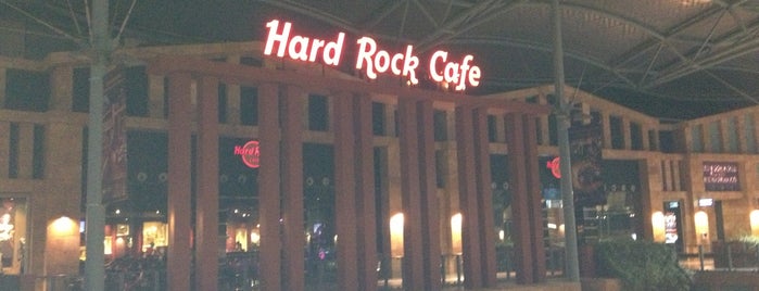 Hard Rock Cafe Sentosa is one of Favorite Food & Place.
