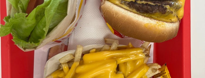 In-N-Out Burger is one of Locais curtidos por Brad.