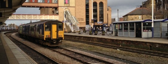 Bahnhof Harrogate is one of Orte, die Maggie gefallen.