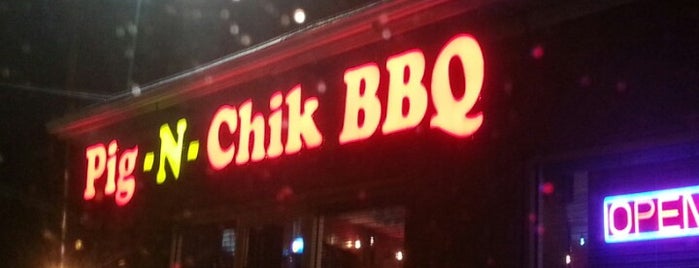 Pig N Chik BBQ is one of Lugares favoritos de John.