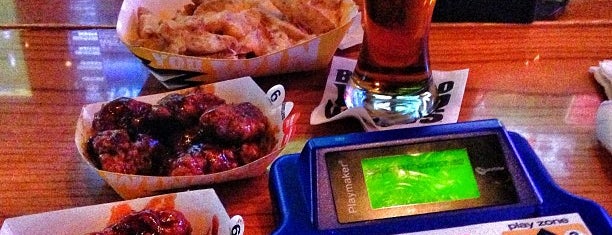 Buffalo Wild Wings is one of Takujiさんのお気に入りスポット.