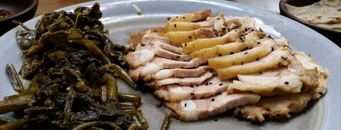 두메 is one of Yongsuk: сохраненные места.