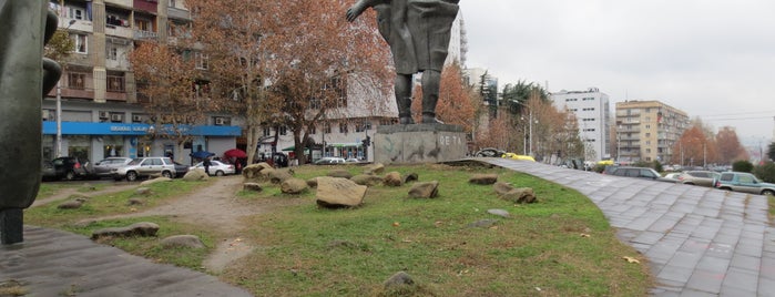Vazha Pshavela Monument | ვაჟა-ფშაველას ძეგლი is one of Тбилиси.