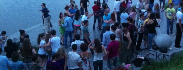 Танцплощадка Salsa Open Air is one of Nataliya'nın Beğendiği Mekanlar.