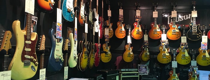 イケベ楽器 Guitars Station is one of mayumi’s Liked Places.