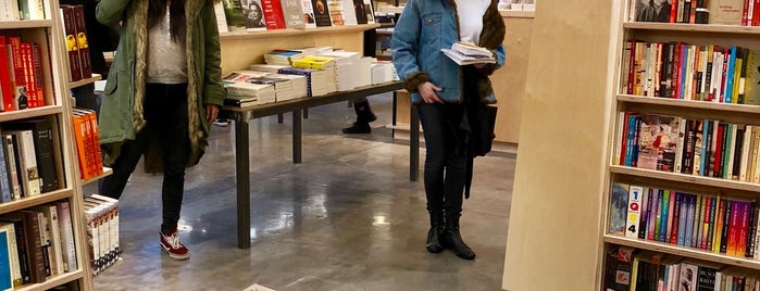 McNally Jackson Books is one of Kimmieさんの保存済みスポット.