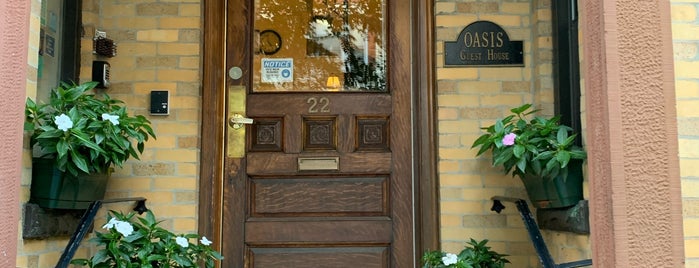 Oasis Guest House Bed and Breakfast Boston is one of Locais curtidos por George.