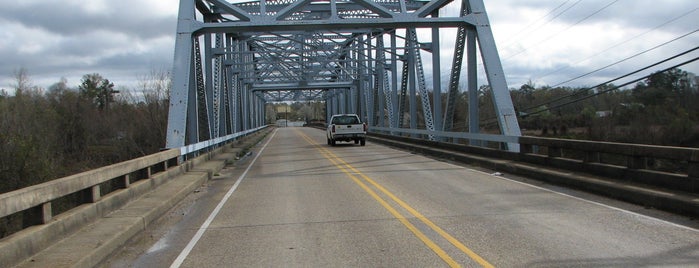 Leaf River Bridge is one of Hattiesburg.