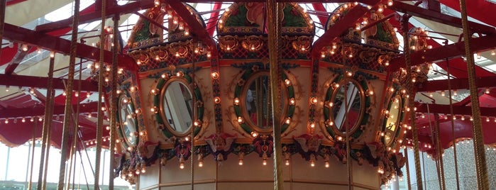 North Point Mall Carousel is one of Aubrey Ramonさんの保存済みスポット.