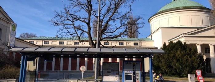 H St.-Martins-Platz is one of München Tramlinie 17.