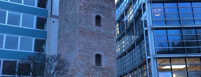 Löwenturm is one of München Landmark.
