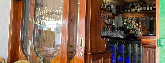 Cafe Mariano is one of Lugares favoritos de Grant.