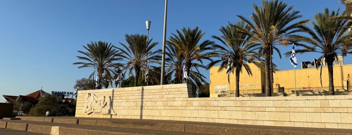 כיכר העצמאות is one of Israel.