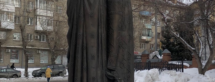 Памятник Петру и Февронии is one of сходить.