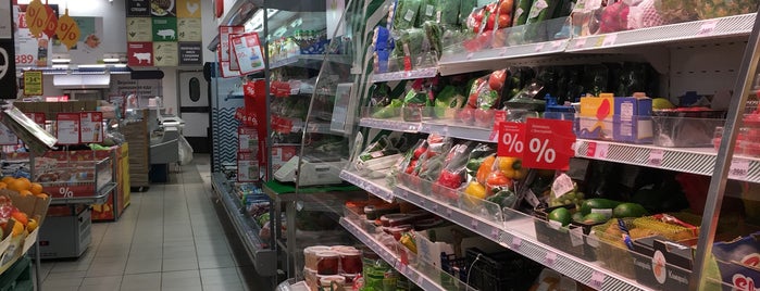 Супермаркет Виктория is one of ALENA OGAY : понравившиеся места.