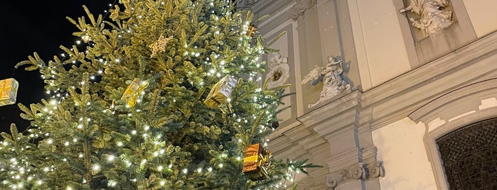 Marktplatz vor der Mariahilfer Kirche is one of Vienna my love.