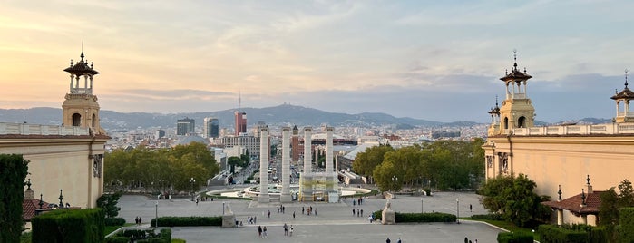 Plaza de las Cascadas is one of Lugares favoritos de Burcu.