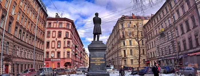 Пушкинский сквер is one of สถานที่ที่ Ricardo ถูกใจ.