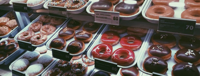 Krispy Kreme is one of Marina : понравившиеся места.
