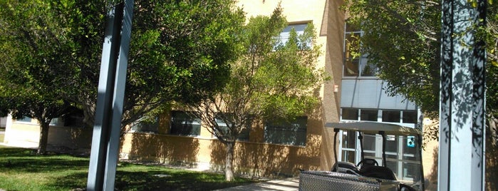 Escuela Politecnica Superior III is one of Universidad de Alicante - Campus de San Vicente.