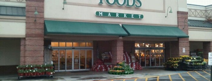 Whole Foods Market is one of สถานที่ที่ Daina ถูกใจ.