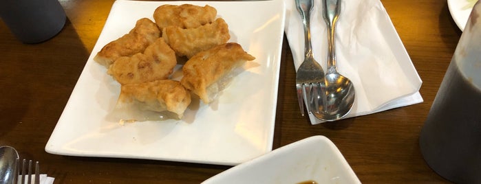 Chef Pho & Peking Roast Duck is one of Tempat yang Disimpan Lizzie.