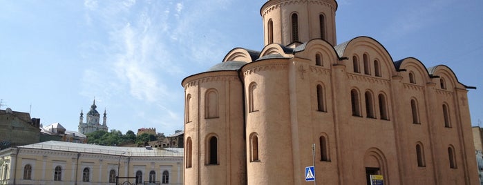 Церква успіння Богородиці Пирогощої (Пирогоща) is one of สถานที่ที่ Y ถูกใจ.