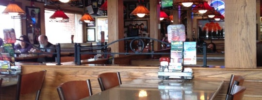Applebee's Grill + Bar is one of Lugares favoritos de Seth.