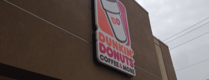 Dunkin' is one of SilverFoxさんのお気に入りスポット.
