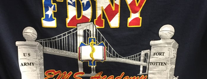 FDNY EMS Training Academy is one of Lugares favoritos de Moses.