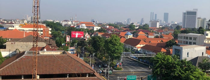 POP Hotel Diponegoro Surabaya is one of pijat surabaya panggilan.