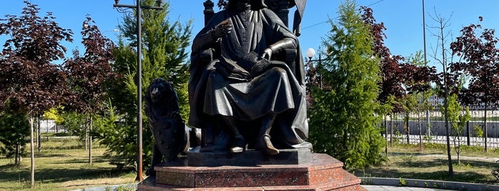 Памятник Лоренцо ди Пьеро де Медичи «Великолепный» is one of Йошкар-Ола.