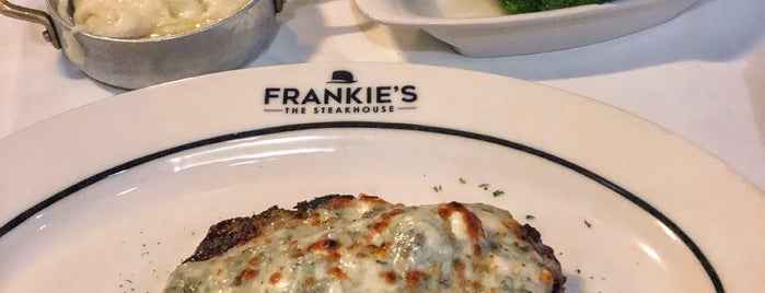 Frankie's The Steakhouse is one of สถานที่ที่ Chester ถูกใจ.