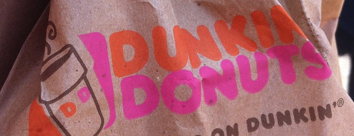 Dunkin' is one of Lugares favoritos de Himali.