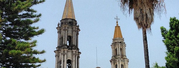 Iglesia de San Francisco is one of Locais curtidos por Maria.