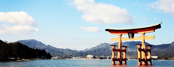 Floating Torii Gate is one of 絶景バス停・絶景鳥居・絶景カーブ・絶景ミラー・絶景標識・絶景ポスト・絶景駅・絶景トンネル.