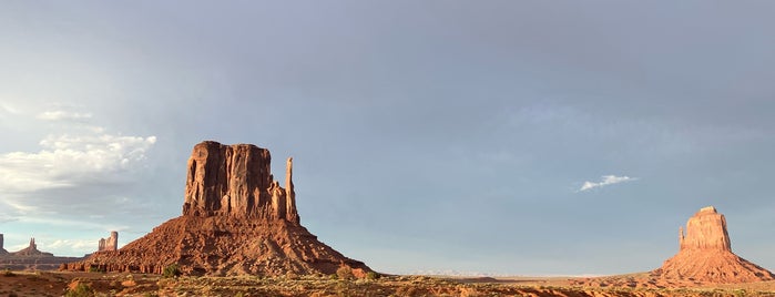 Monument Valley is one of Tempat yang Disukai Linda.