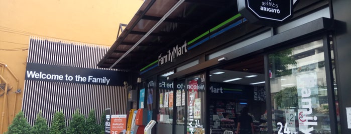 FamilyMart is one of Tempat yang Disukai Afil.