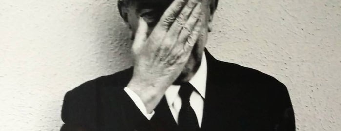 Musée Magritte is one of Lieux qui ont plu à Carl.