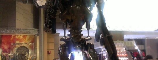 Terminator Exit Store is one of สถานที่ที่ M. ถูกใจ.