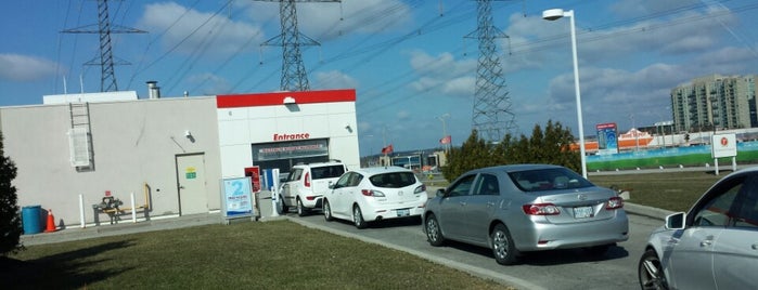 Petro-Canada is one of Lieux qui ont plu à Sloto.